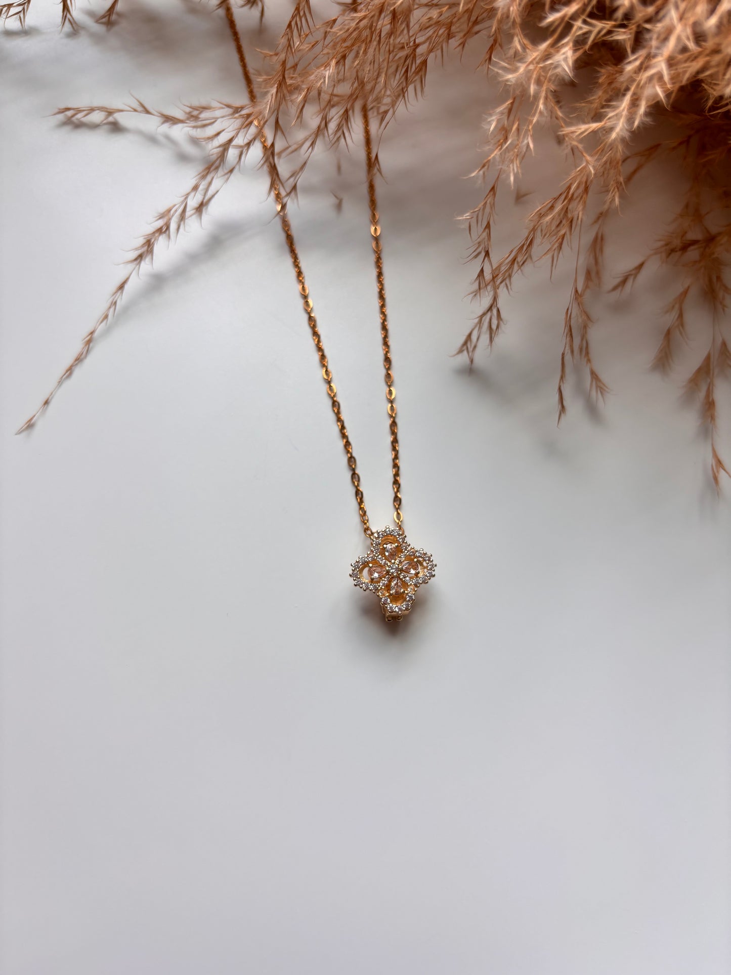 Trebol gold Necklace