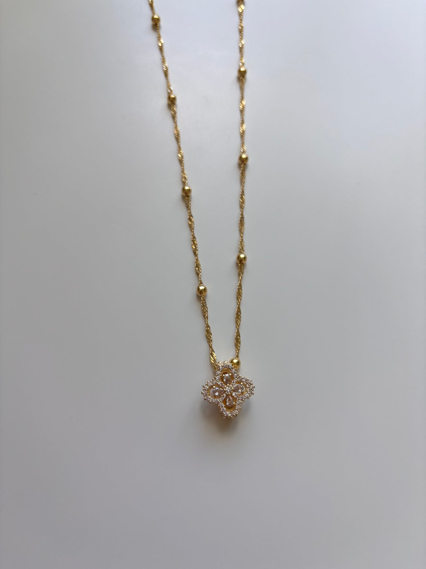 Shine Trebol Necklace