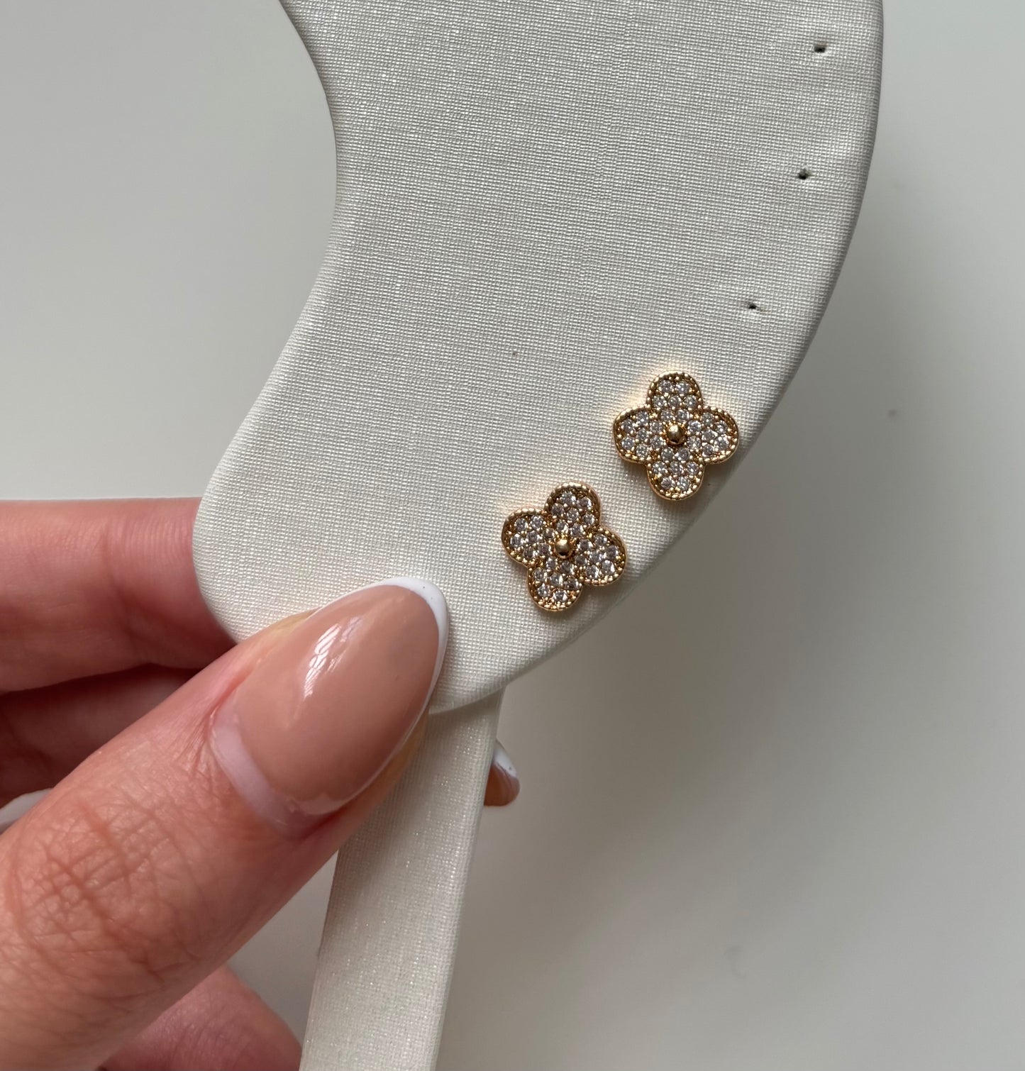 Glitter trebol studs