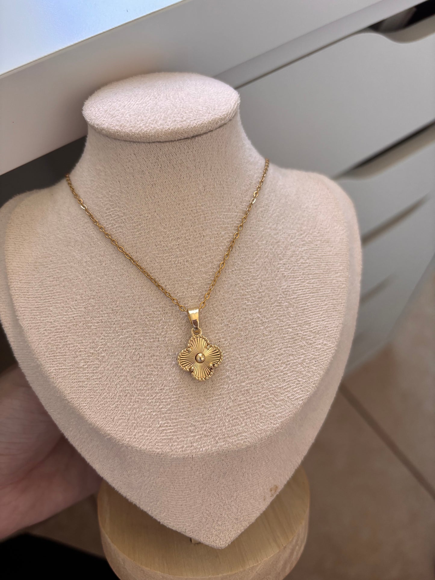 Single Trebol necklace