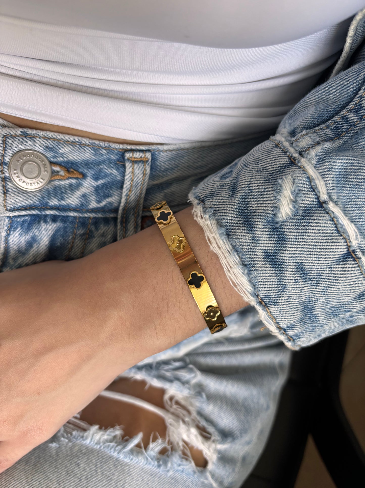 Black Trebol Bangle