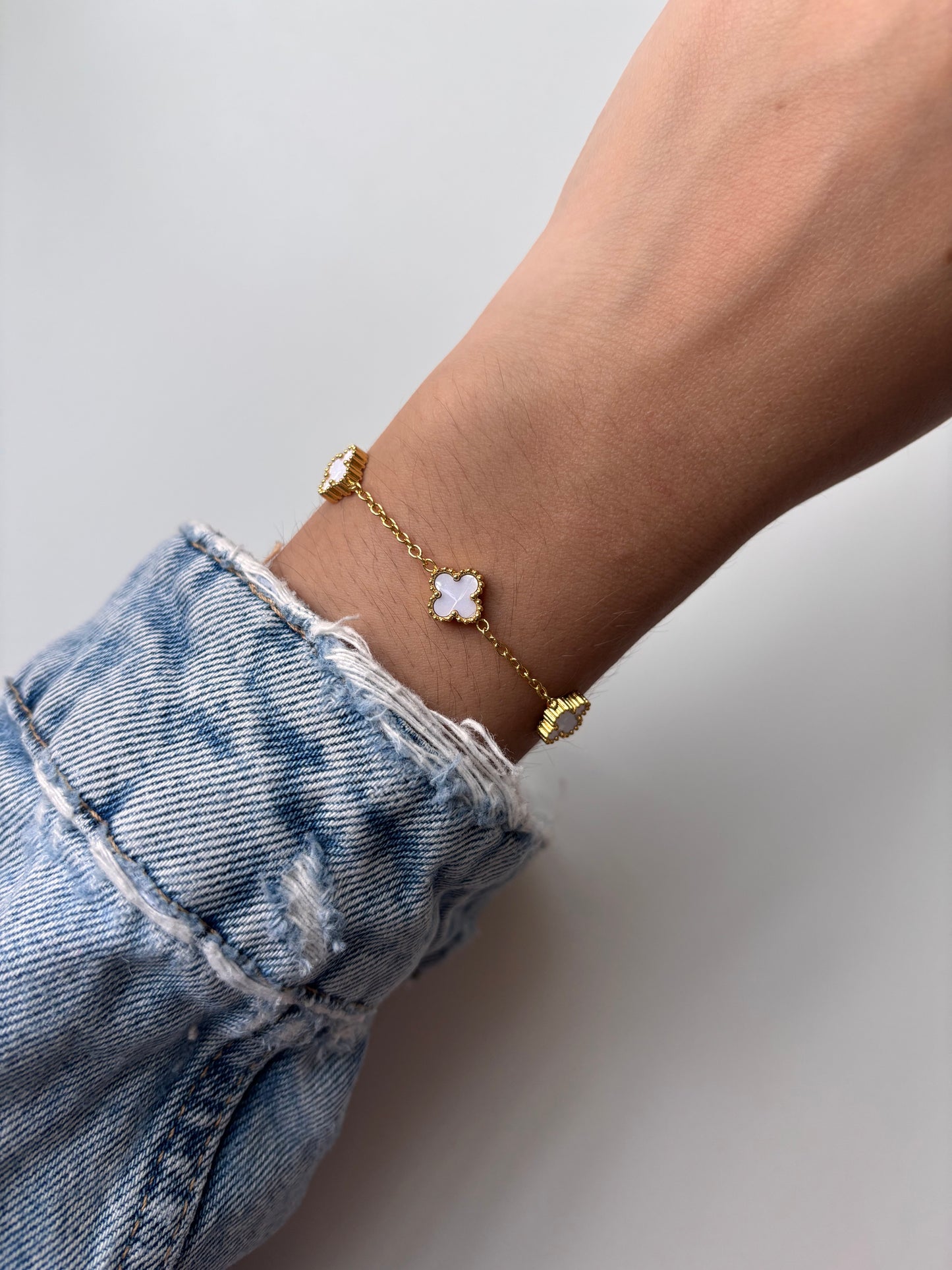 White trebol bracelet