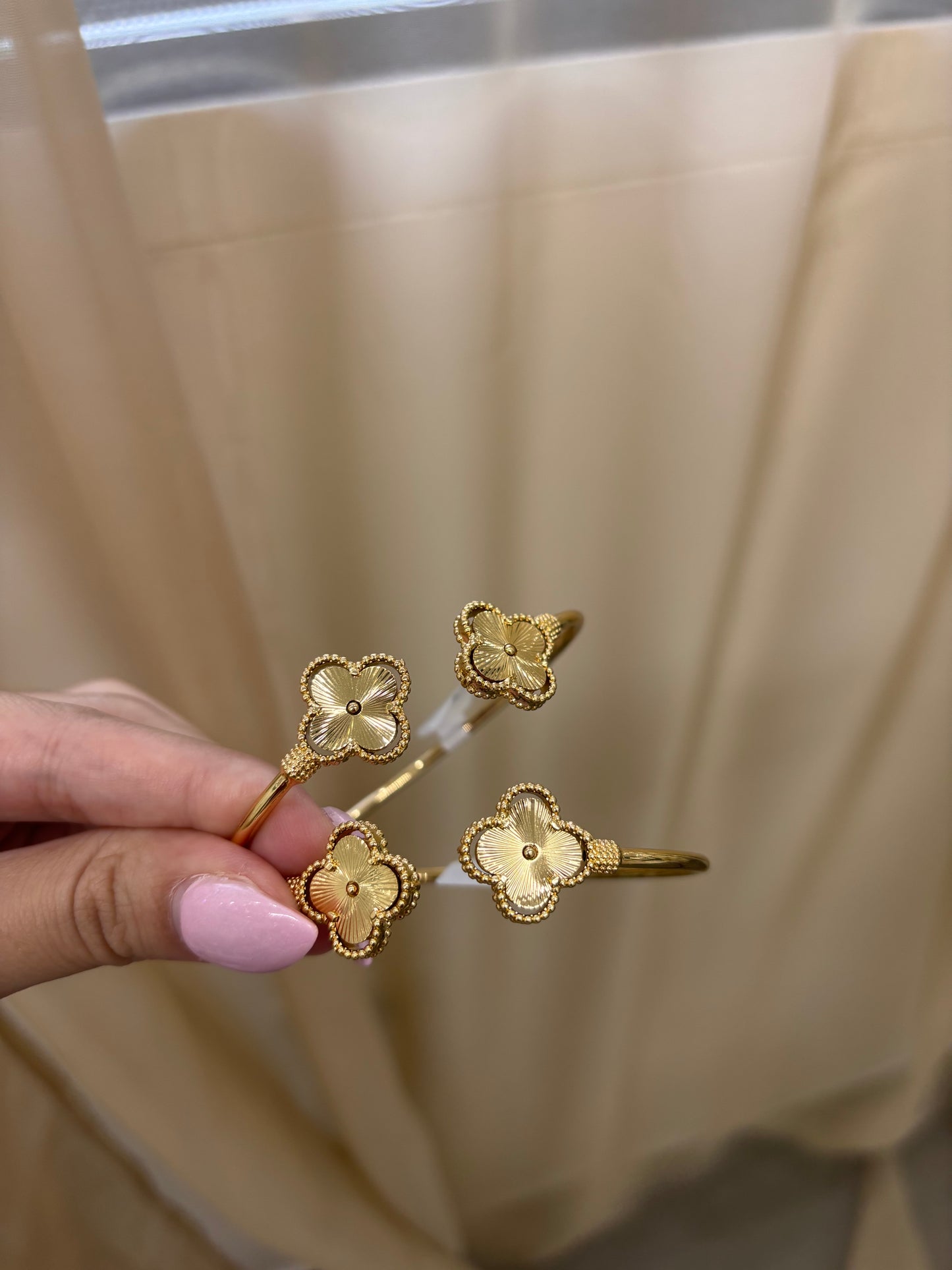 trébol dos bangle