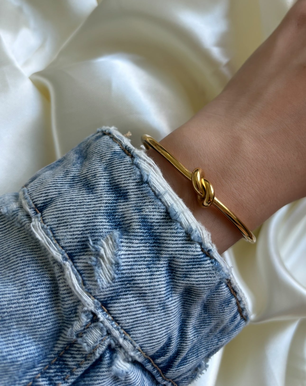Knot bangle