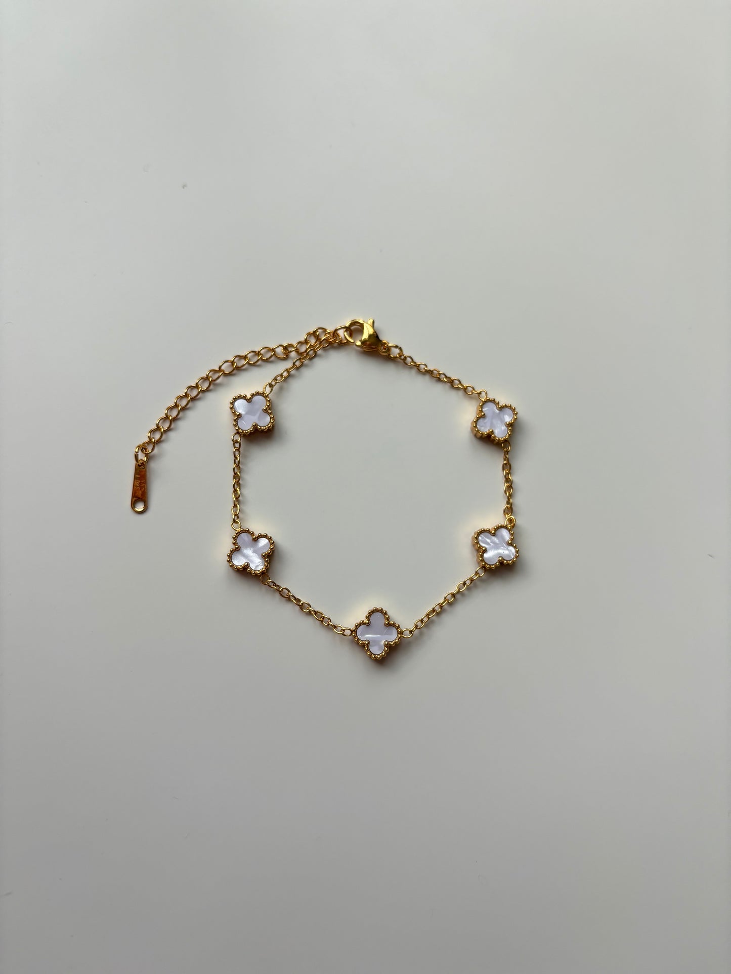 White trebol bracelet