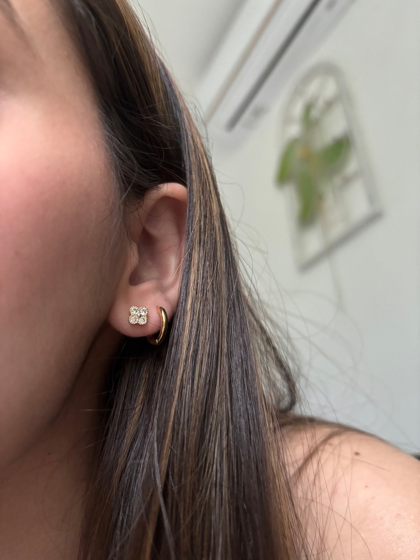 Clear Trebol Studs