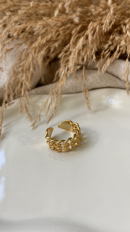 Chunky gold ring