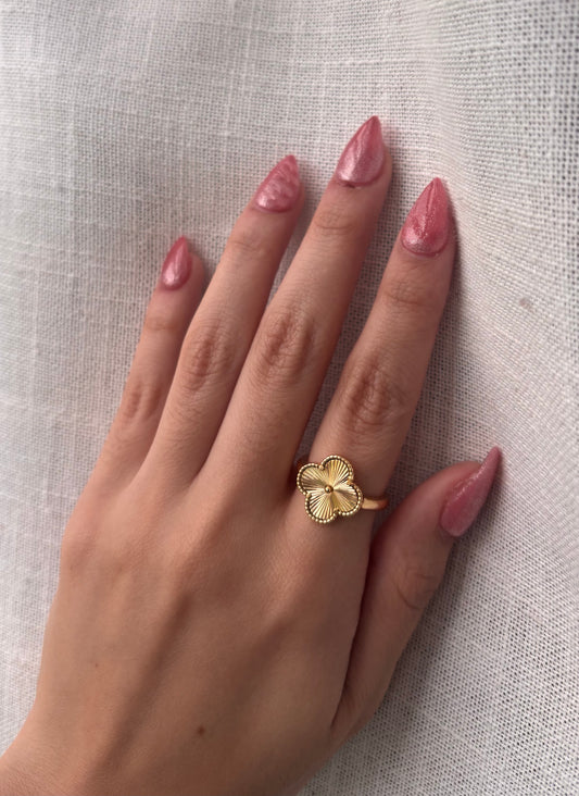 Trebol Gold Ring