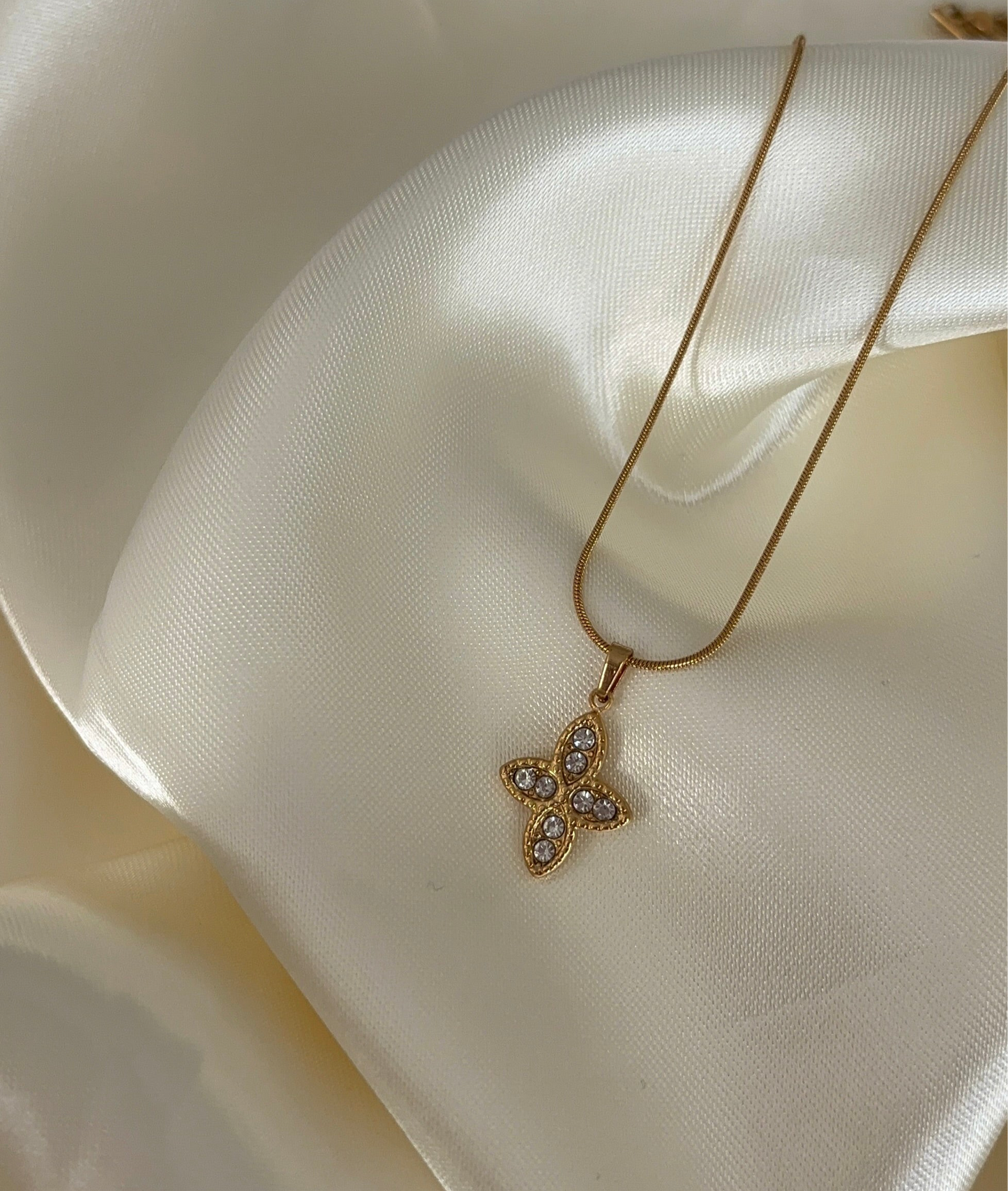 Lev necklace