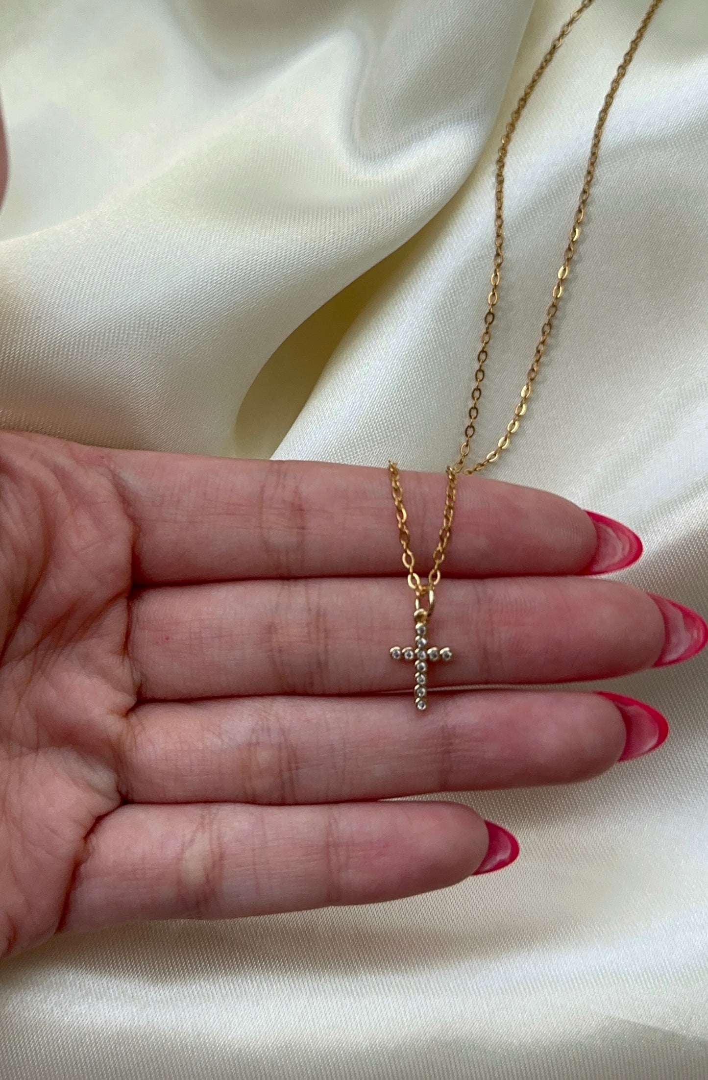 Mini cruz necklace