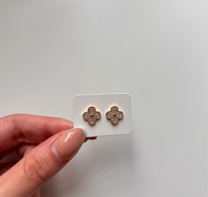 Glitter trebol studs