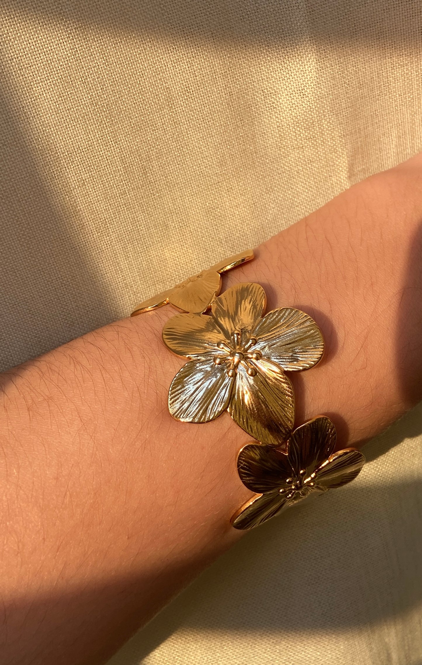 Flower bangle