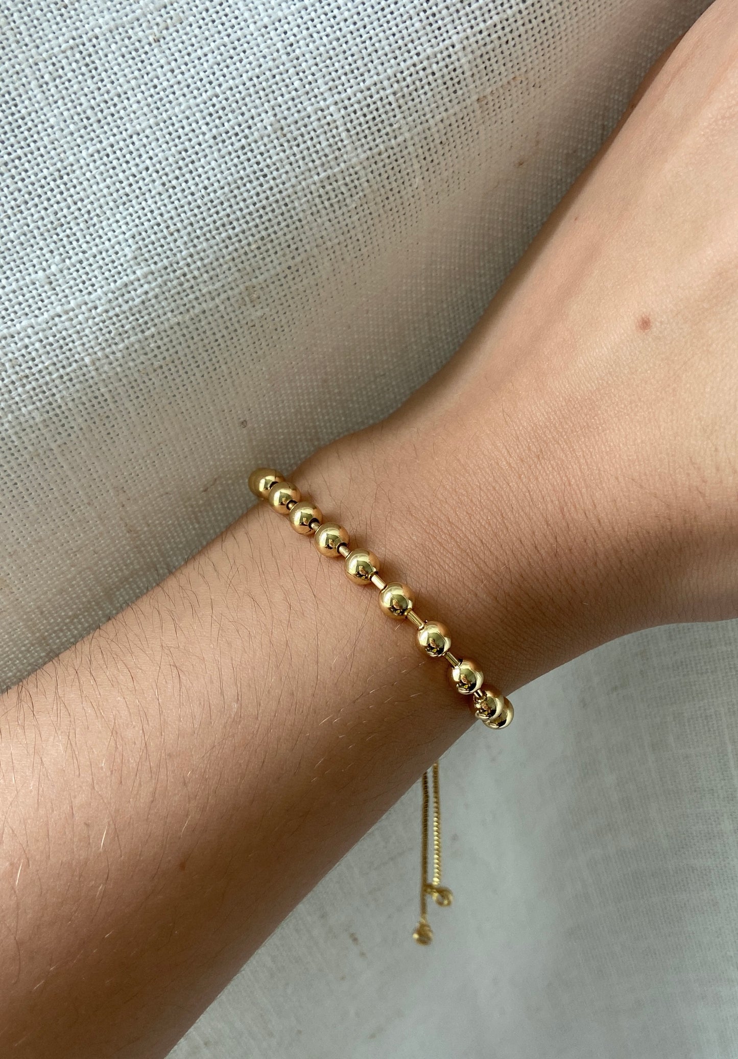 Minimalistic ball bracelet